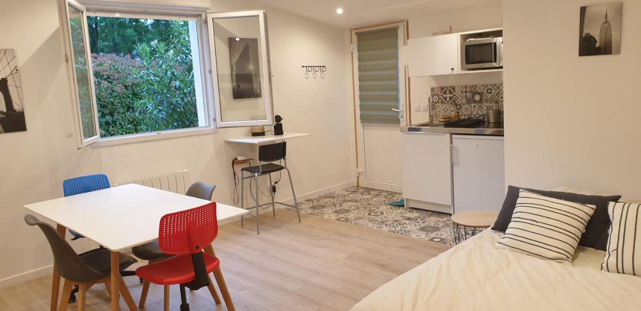 Adorable Studio 25M² Tres Calme Avec Parking マルセイユ エクステリア 写真